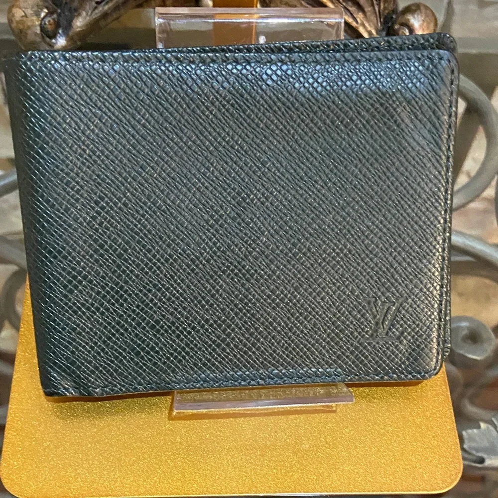 Louis Vuitton Textured Black Wallet - Picture 1 of 10